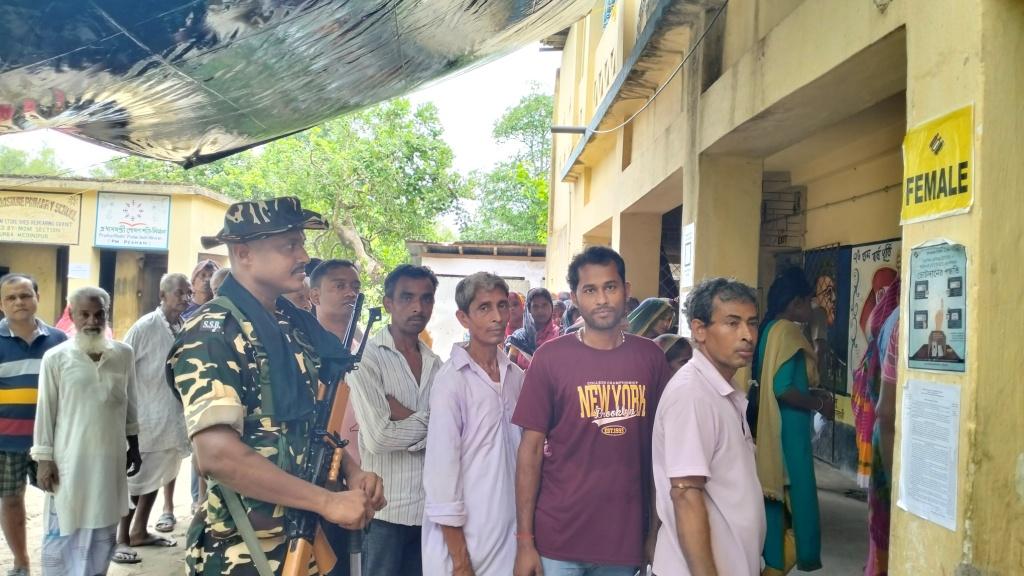 Odisha villagers cast vote in WB polls