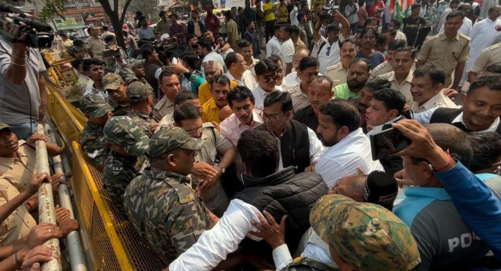 Congress workers - protest