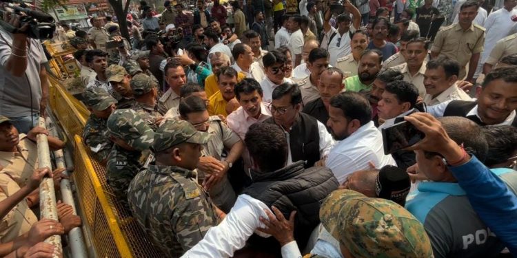 Congress workers - protest