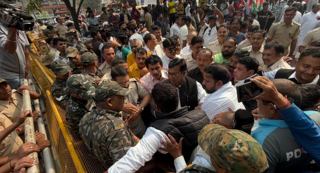 Congress protests in Bhubaneswar over Assam CM’s remarks on Kharge