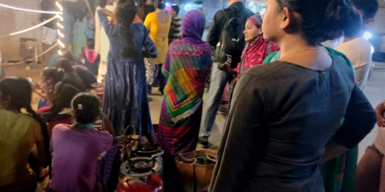 Students, workers feel 5kg cylinder ban heat