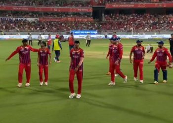 Punjab Kings to 254-7