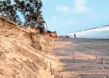 Sea errosion at turtle nesting site in Kendrapara