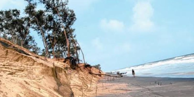 Sea errosion at turtle nesting site in Kendrapara