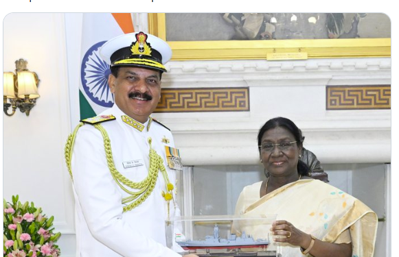 Droupadi Murmu meets outgoing Navy Chief ahead of retirement