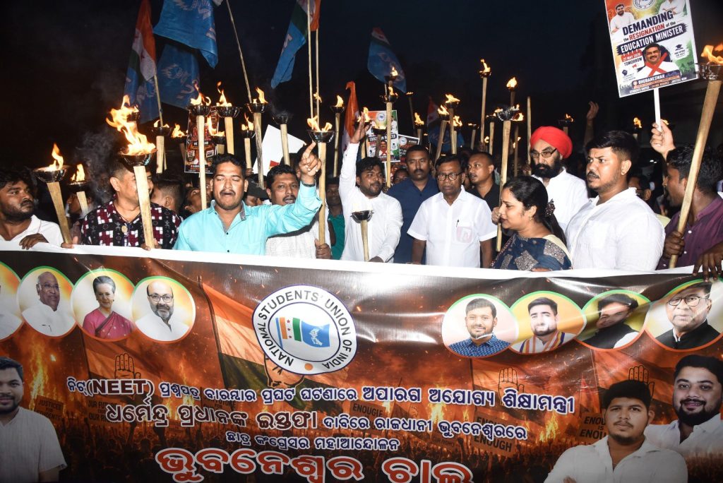 NEET paper leak NSUI protests before Pradhan's home demanding resignation