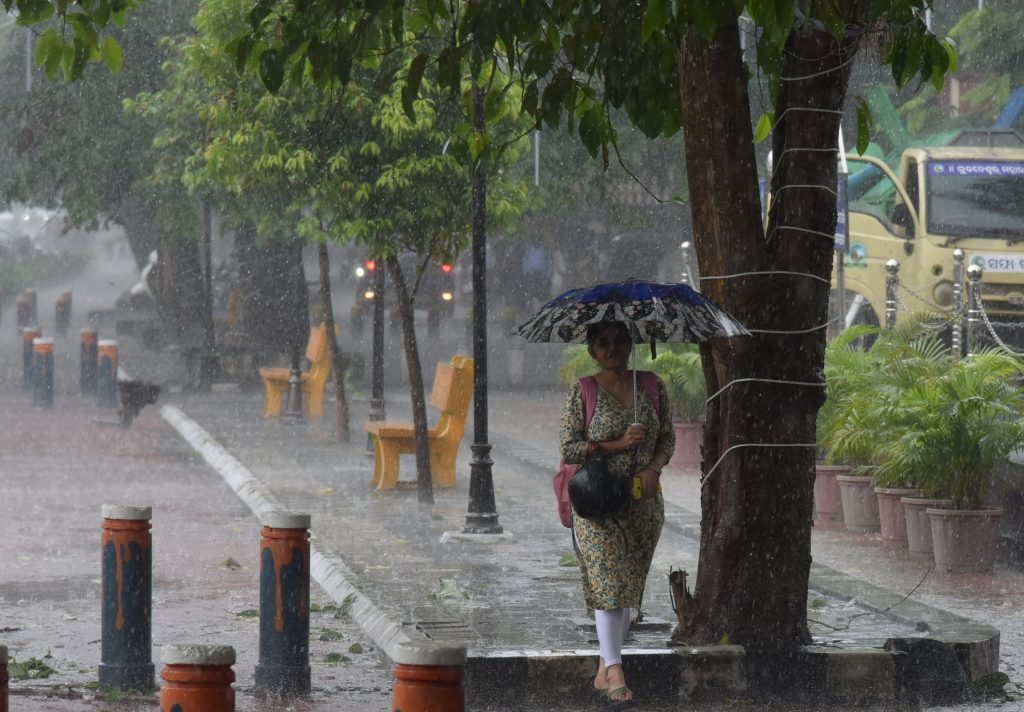 Low-pressure over Bay, IMD issues rain alert