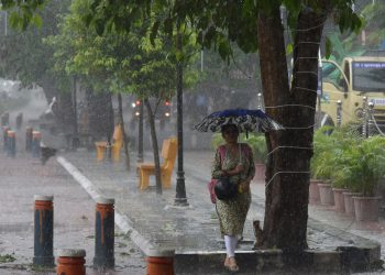 Low-pressure over Bay, IMD issues rain alert