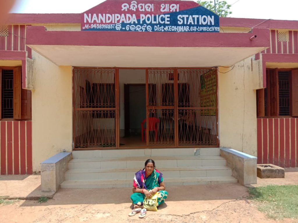 Woman, son held for attempt to kill man over pledged gold