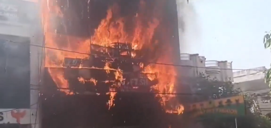 Lucknow building Fire