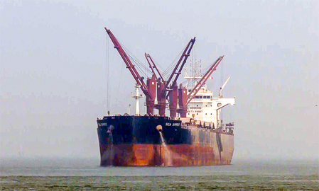 India-bound LNG vessel sails safely through Hormuz