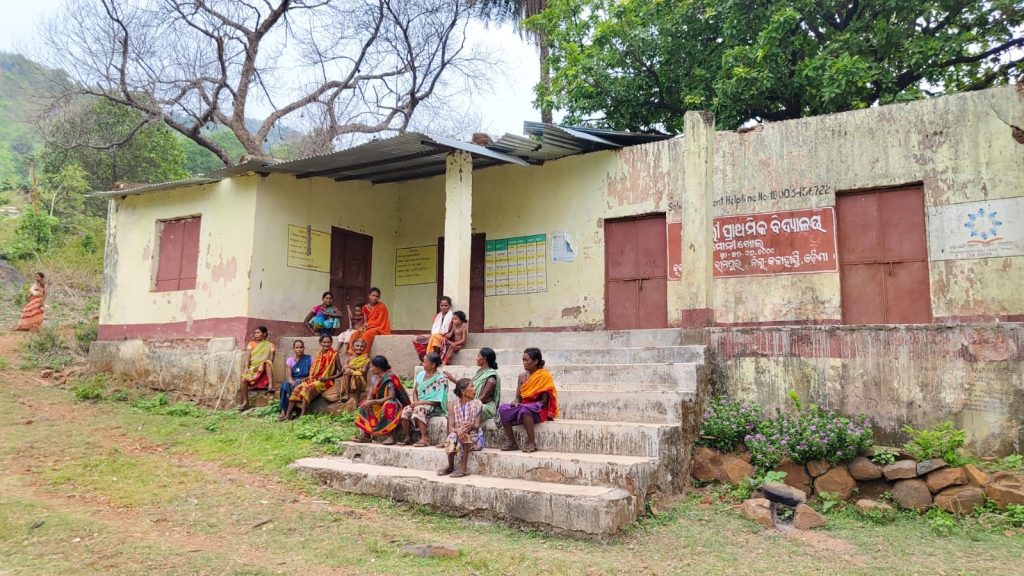 Students Continue Classes Despite Damaged School Building in Kalahandi
