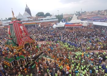DIVINE JOURNEY: Lord Balabhadra’s Taladhwaja being pulled before Devi Subhadra’s Darpadalana and Lord Jagannath’s Nandighosha in Puri, Thursday. Pic credit: Yagneshwar Mohanty