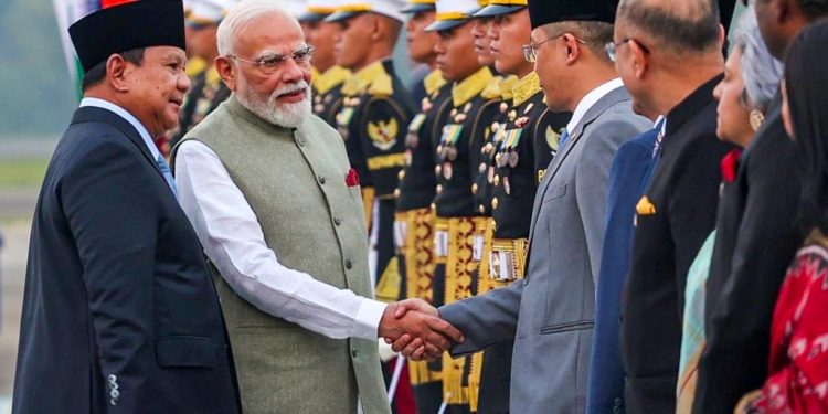 Modi seeks stronger ties with Indonesia