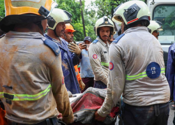 7 killed as landslide strikes residential building in Mumbai
