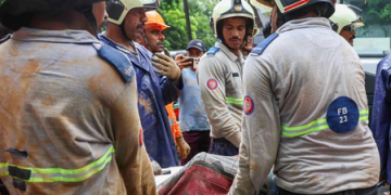 7 killed as landslide strikes residential building in Mumbai