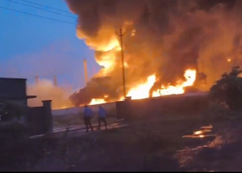 Fire breaks out at chemical warehouse in Gujarat's Dahej, 5 firefighting teams deployed