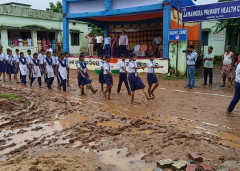 Independence Day celebration: Waterproof tent for officials, students left out in muddy field