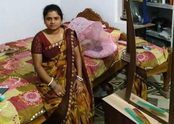 Woman trader’s bloodied body found; husband held
