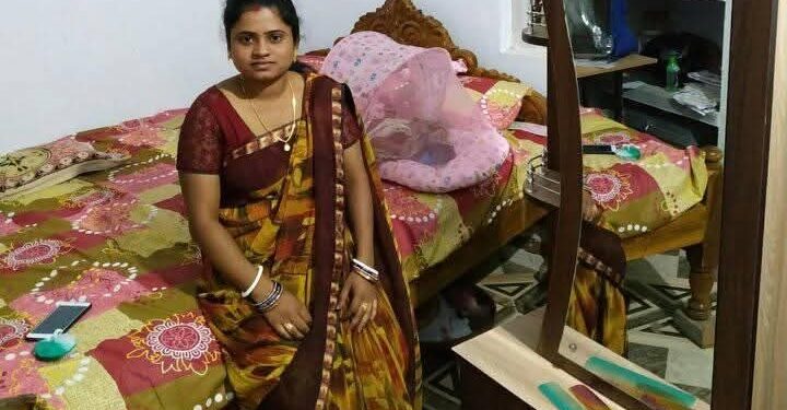 Woman trader’s bloodied body found; husband held