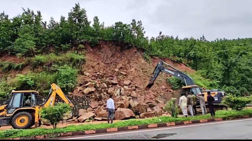 Landslides in Kendujhar hit traffic on NH-49