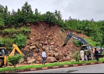 Landslides in Kendujhar hit traffic on NH-49