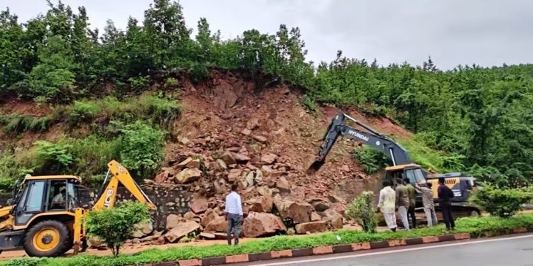 Landslides in Kendujhar hit traffic on NH-49