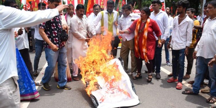 INDIA bloc stages massive protest in Bhubaneswar opposing new mining law