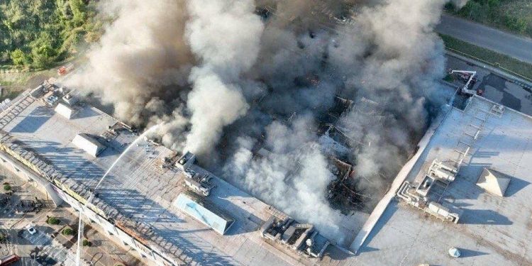 Russian attacks on Ukraine kill 2 people a day after deadly shopping mall drone strike