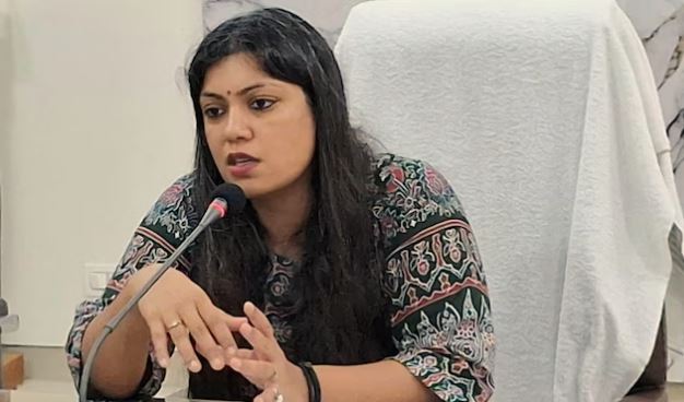 Pic- Facebook/Medha Roopam, IAS