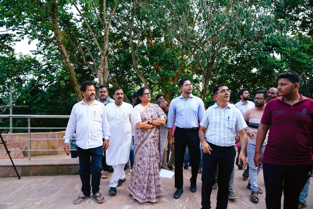 Dy CM reviews