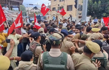 Srinagar; J&K Police foil marches