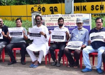 Save Our Sainik School Campaign: ‘Stop garbage vehicles’ entry or face agitation