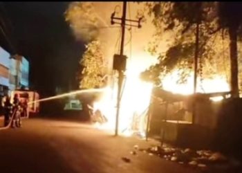 Two shops gutted near Baleshwar fire station