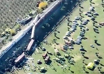 Ths still image from video taken and released by Spain's Civil Guard on October 28, 2026 shows an aerial scene of a train crash between a high speed Renfe AVE train and Iryo train around 150kms south of Madrid between Urda and Los Yebenes in the province of Toledo. (Photo by Handout / Guardia Civil / AFP) / RESTRICTED TO EDITORIAL USE - MANDATORY CREDIT "AFP PHOTO / GUARDIA CIVIL / HANDOUT / " - NO MARKETING NO ADVERTISING CAMPAIGNS - DISTRIBUTED AS A SERVICE TO CLIENTS