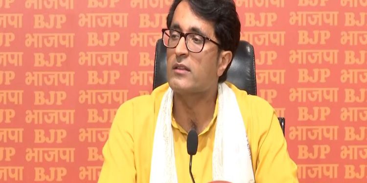 BJP alleges Rahul Gandhi tried to push policewoman during INDIA bloc sit-in
