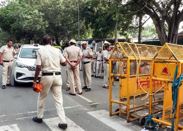 Delhi Metro shuts gates at 6 stations ahead of Congress protest against CEC