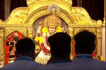 Devotees throng temples on 2nd day of Navaratri dedicated to Goddess Brahmacharini