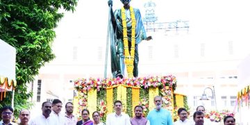 Odisha Governor, CM pay tributes to Gandhi, Shastri on birth anniversaries