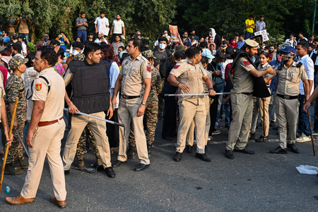 SC backs right to protest, stresses compliance with Police Act