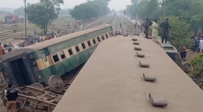 Six killed, 40 injured as 14 coaches of Pakistan train derail in Multan