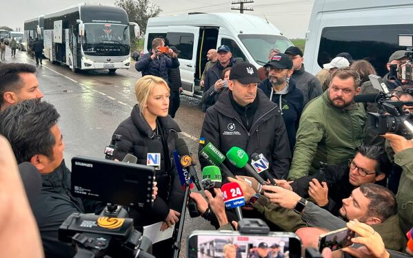 Ukraine evacuees from Russian-occupied Oleshky reach Belarus under ceasefire